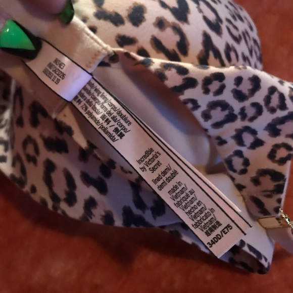 34DD Incredible by Victoria Secret Lined Demi. - Picture 3 of 3